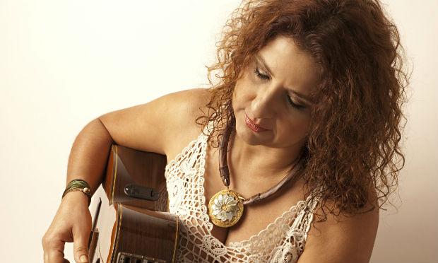Noite dedicada ao fado e a Amália Rodrigues este domingo no Janeiro