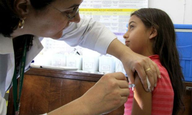 Campanha de vacinação contra o HPV no Recife começa nesta segunda