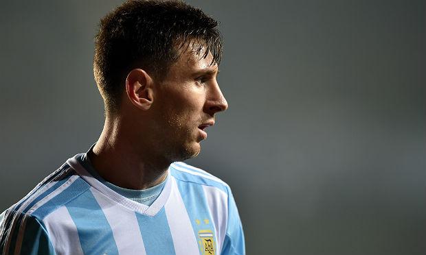 "Viemos de uma final de Copa do Mundo e agora estamos na final da Copa América, com muita vontade de vencer", declarou Messi / Foto: AFP