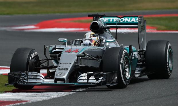 Lewis Hamilton garantiu sua terceira vitória em casa / Foto: AFP