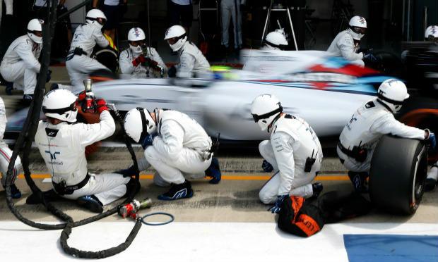 Massa viu Vettel lhe roubar o pódio ao ir aos boxes uma volta antes para colocar pneus intermediários por conta do aumento da chuva. / Foto: AFP