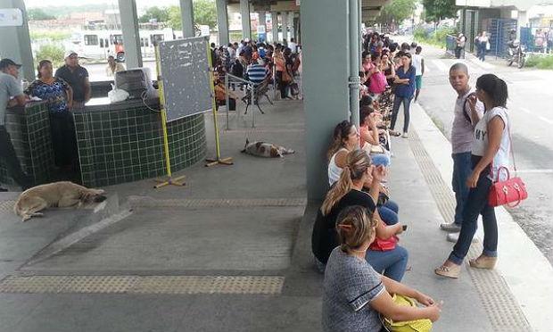 Internautas relatam longa espera no terminal de Rio Doce / Foto: @chaconrenata/Twitter
