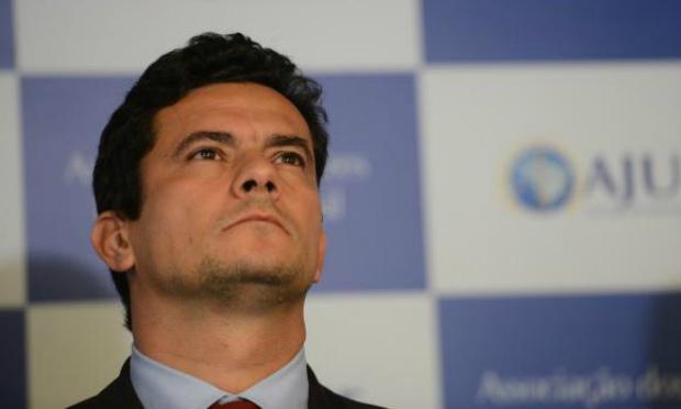 Juiz federal Sergio Moro aceitou a denúncia contra executivos da Andrade Gutierrez, que agora passam a responder sob acusação de corrupção, lavagem de dinheiro e organização criminosa / Foto: Agência Brasil