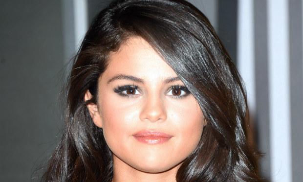 "Fui diagnosticada com lúpus e passei por quimioterapia. Meu descanso se tratou disso realmente", contou Selena após cancelar turnê em 2013 pela Ásia e pela Austrália argumentando que precisava passar algum tempo sozinha / Foto: AFP