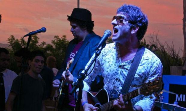 O músico George Israel é o convidado da festa que a Uptown Band promove nesta quinta (22) / Foto: Marco Dutra/divulgação