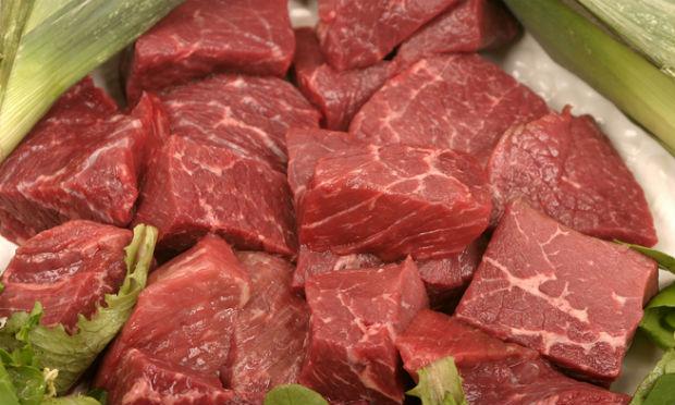 Consumo excessivo de carnes vermelhas em geral - incluindo bovina, suína e ovina - foi incluído no Grupo 2a, como "provavelmente cancerígenas" / Foto: Free Images