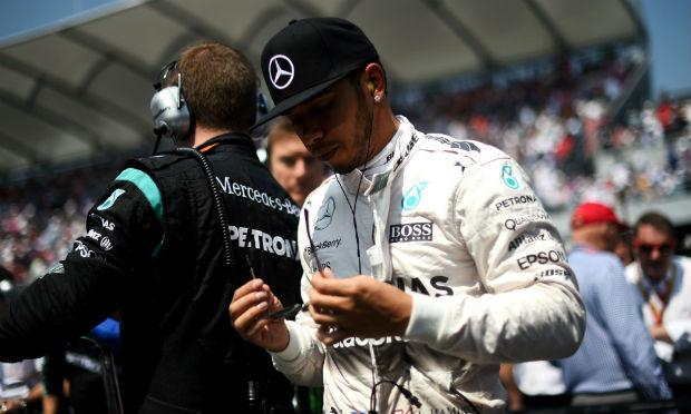 Com problemas pessoais, Hamilton cancela eventos e adia chegada ao Brasil