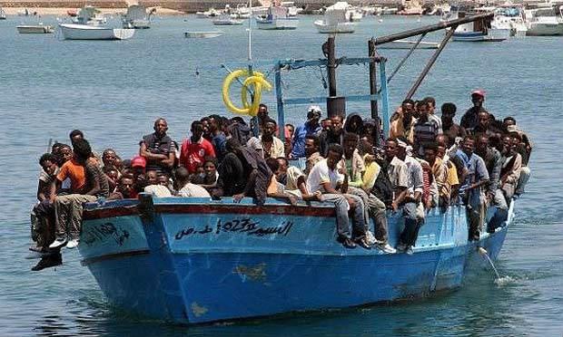 Mais de 800 mil imigrantes chegaram por mar na Europa só em 2015