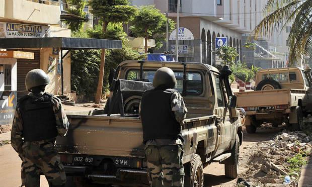 Três reféns são mortos em hotel de luxo na capital do Mali