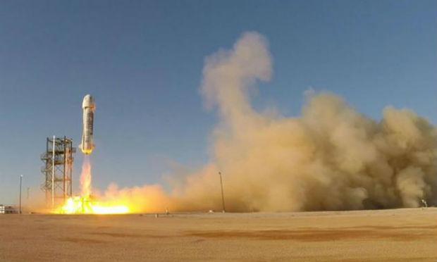 Blue Origin lança e recupera primeiro foguete reutilizável