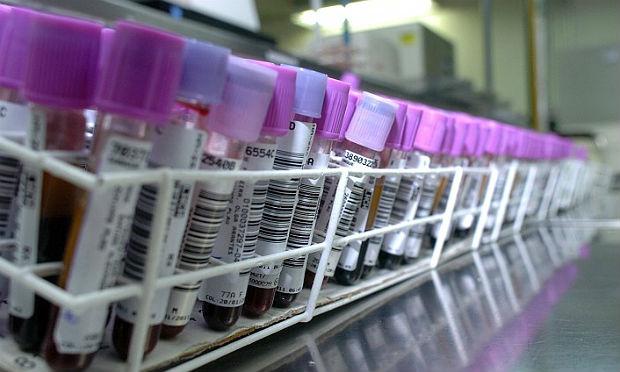 Atualmente, os laboratórios particulares já fazem exames para dengue e chicungunha / Foto: Ebc