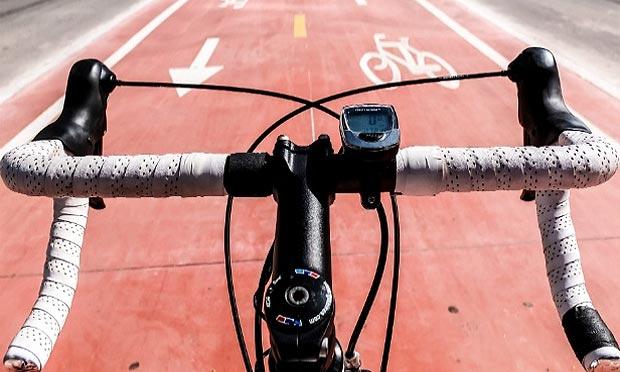 Uso de bicicleta no lugar de carro contribui para diminuir a emissão de gases poluentes / Foto: Fotos Públicas