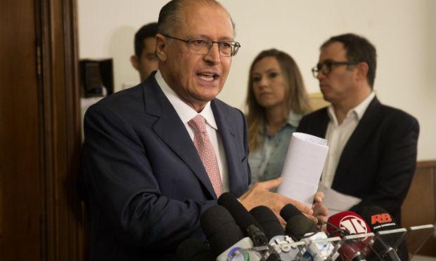 Após ato de Alckmin, alunos anunciam início de desocupação de 3 escolas invadidas