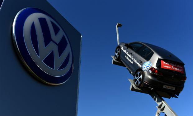 Volkswagen indicou que até o momento não se confirmou o possível impacto negativo em suas contas, avaliado inicialmente em dois bilhões de euros / Foto: AFP