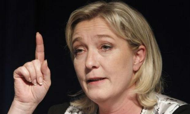 Marine Le Pen tuita fotos sobre execuções do Estado Islâmico