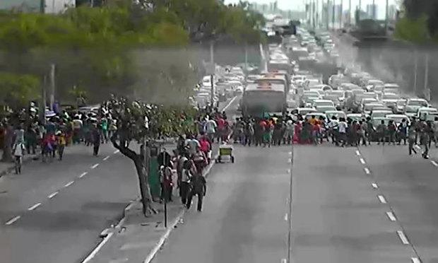 Manifestação está na altura da descida da Ponte José de Barros Lima / Foto: Monitoramento CTTU