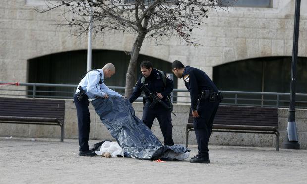 Polícia mata palestino que tentou esfaquear agente em Jerusalém