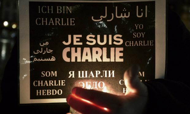 Um ano após ataques terroristas, Paris homenageia vítimas do Charlie Hebdo