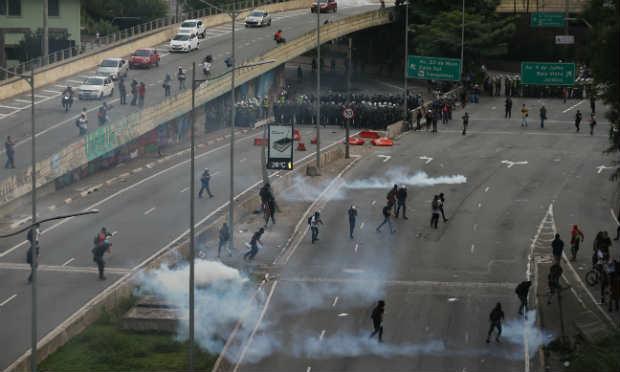 Protesto no Rio termina em confusão