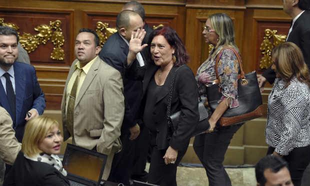 Primeira deputada transexual da Venezuela toma posse no Parlamento