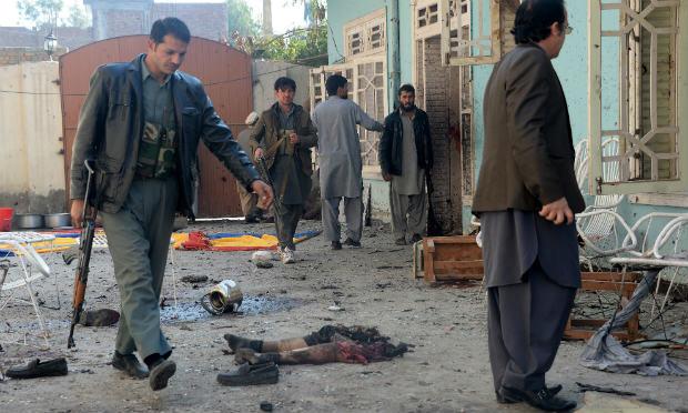 Atentado suicida deixa ao menos 14 mortos no Afeganistão