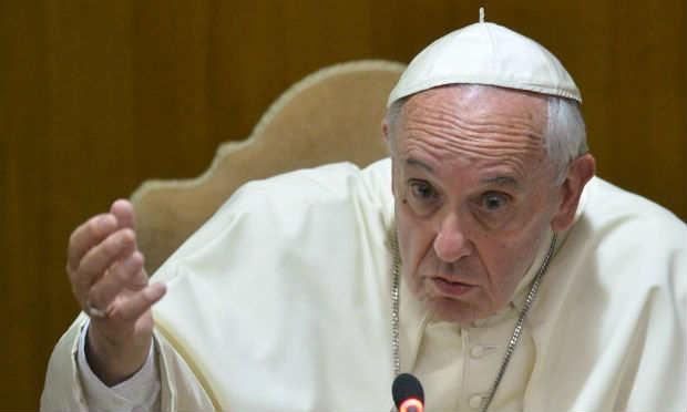Papa condena a violência, 'em contradição com as três religiões monoteístas'