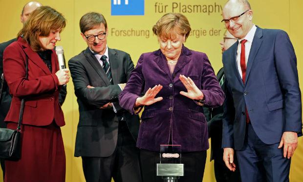 A chanceler alemã, Angela Merkel, testemunhou o início deste novo teste - após o lançamento em dezembro de testes com hélio.  / Foto: Bernd Wüstneck / dpa / AFP