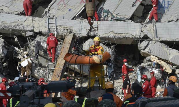Taiwan: terremoto mata 26, buscas por sobreviventes continuam