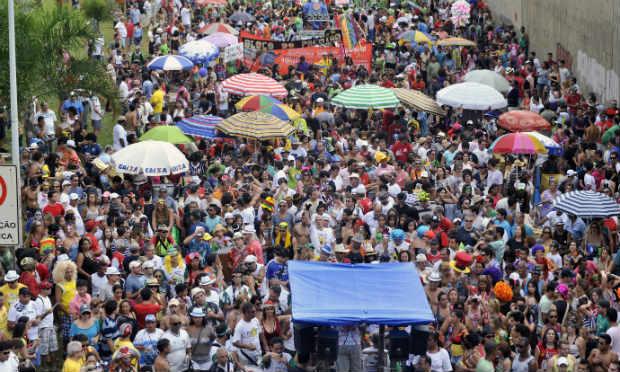 O número soma o público de 870 mil foliões, registrado durante os dias oficiais de folia / Foto: Agência Brasil