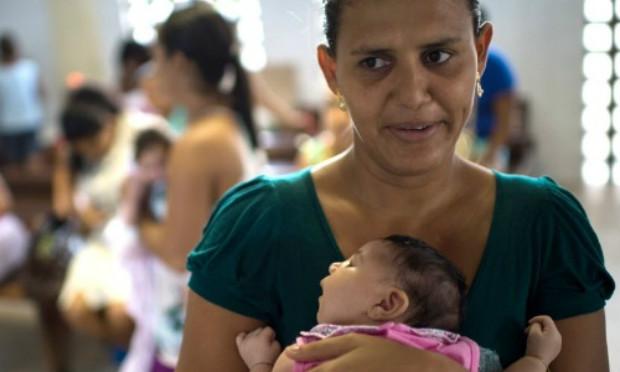 O estudo europeu foi feito em um bebê abortado com microcefalia, cuja mãe havia engravidado no Brasil / Foto: AFP