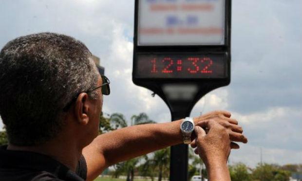 Horário de verão acaba à 0h deste domingo. Relógios devem ser atrasados em uma hora nas regiões Sul, Sudeste e Centro-Oeste / Foto: Arquivo/Agência Brasil