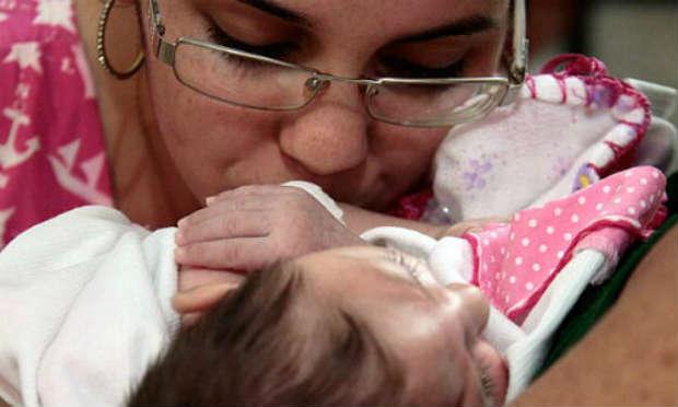 Já foram notificados 120 óbitos de bebês por microcefalia, o que inclui morte pós-parto e aborto espontâneo / Foto: Edmar Melo/ JC Imagem