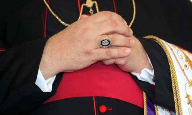Bispos católicos da Pensilvânia ocultaram casos de pedofilia