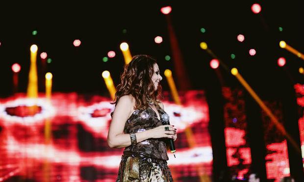 Cristina Amaral faz show em Boa Viagem para lançar DVD