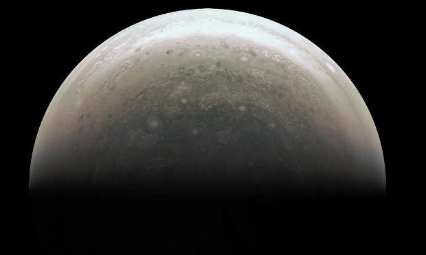 A Nasa publicou imagens de Júpiter registradas durante um sobrevoo próximo ao planeta gasoso gigante / Foto: AFP