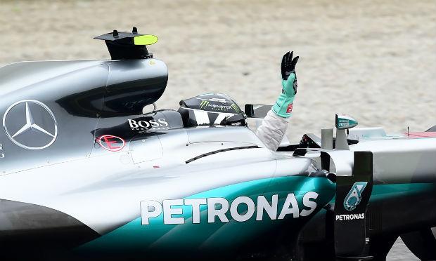 Com a vitória, Nico Rosberg ficou a dois pontos do companheiro Lewis Hamilton. / Foto: AFP.