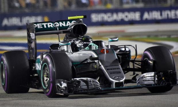 Vitória valeu a liderança do Mundial para Nico Rosberg. / Foto: AFP.
