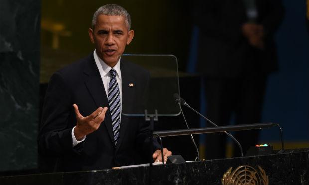 Em defesa das democracias liberais, Obama afirmou que "é preciso corrigir rumos" e rejeitou qualquer "populismo grosseiro". / Foto: Timothy A. Clary / AFP
