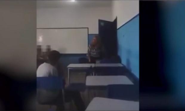 Segundo mãe do estudante, o filho teria perguntado o motivo pelo qual a professora estava gritado / Foto: Reprodução