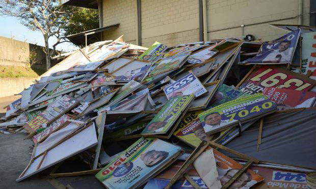 Mais de 28.500 peças de propaganda veiculadas irregularmente foram apreendidas no Recife / Foto: Valter Campanato/ Agência Brasil