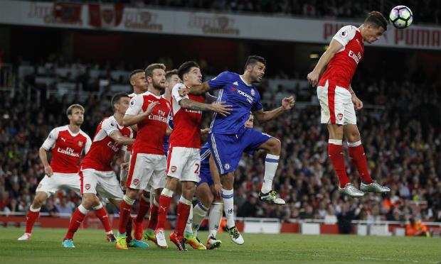 Empurrado por cerca de 60 mil torcedores, o Arsenal teve um início avassalador e abriu três gols de vantagem ainda no primeiro tempo. / Foto: Ian Kington / Ikimages / AFP