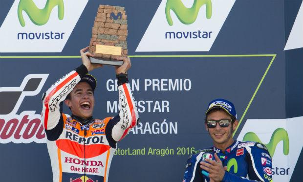 Márquez completou o percurso neste domingo em 41min57s678 e conseguiu uma vitória até certo ponto tranquila. / Foto: AFP.