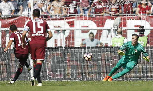 A Roma perdeu a chance de se aproximar novamente dos líderes do Campeonato Italiano. / Foto: AFP.