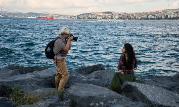 Fotógrafa viaja pelo mundo e registra a beleza feminina em 45 países