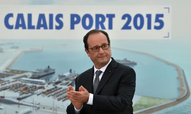 Presidente francês disse que ia desativar campos que abrigam cerca de 10 mil refugiados / Foto: AFP
