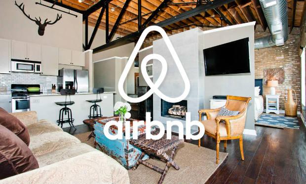 Governador de Nova York assina lei que restringe aluguéis pelo Airbnb
