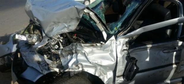 Colisão entre carro e carreta deixa cinco feridos em Carpina
