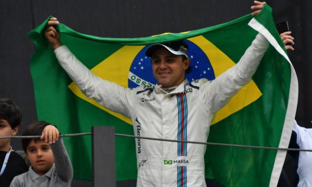 'Saio de cabeça erguida e com o coração apertado', diz Felipe Massa