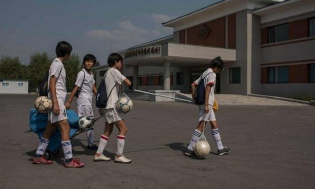 Escolinha de futebol em Pyongyang espera revelar 'novo Messi'