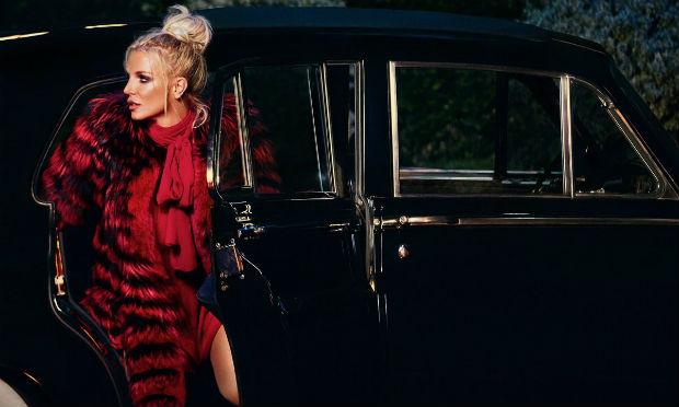 Britney Spears anuncia lançamento do clipe Slumber Party